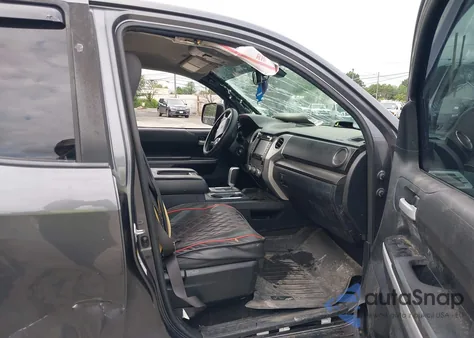 2019 Toyota Tundra Double Cab Sr/Double Cab Sr5 z USA, uszkodzony, nr VIN 5TFUM5F13KX081105